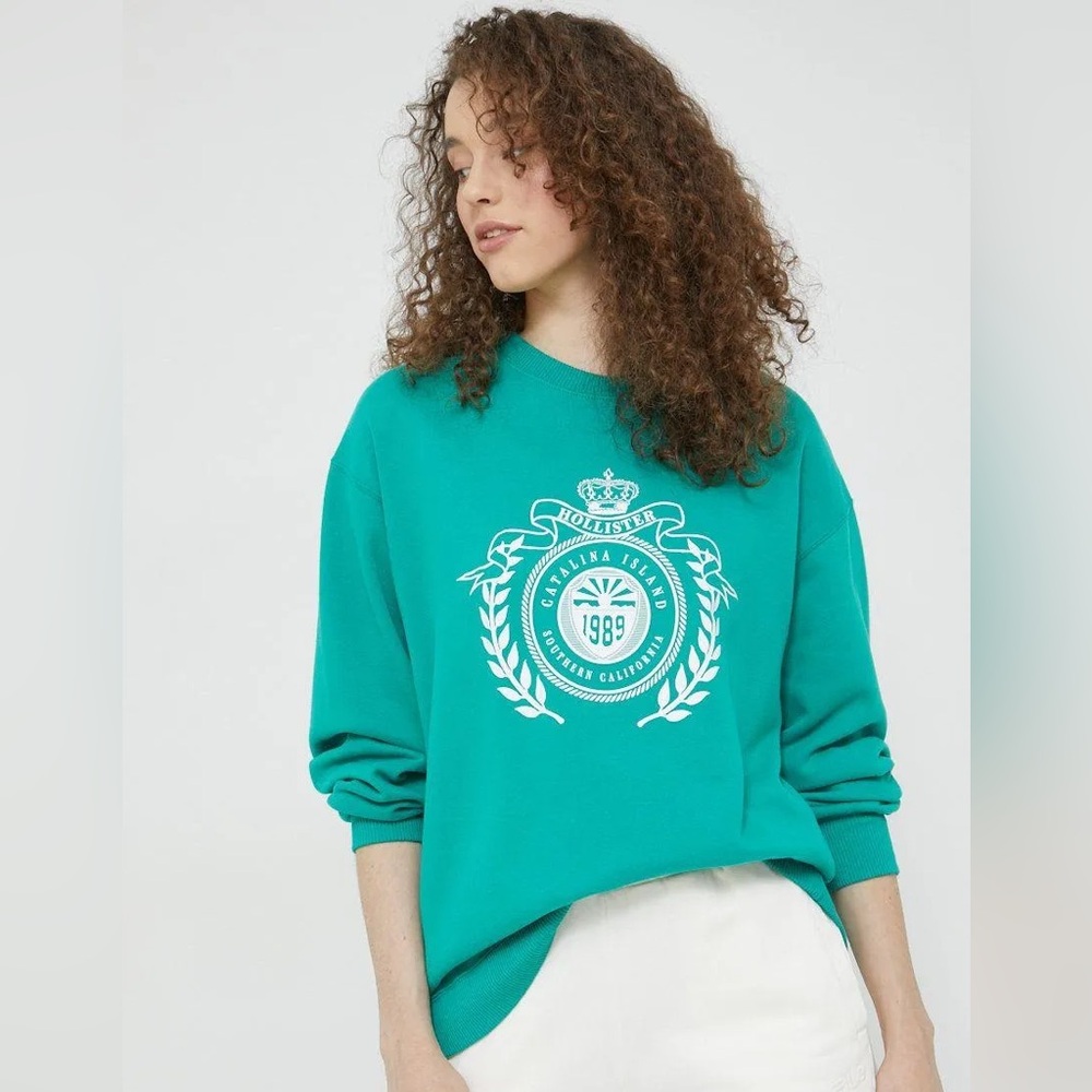 Hollister women’s Crewneck Sweaters size M